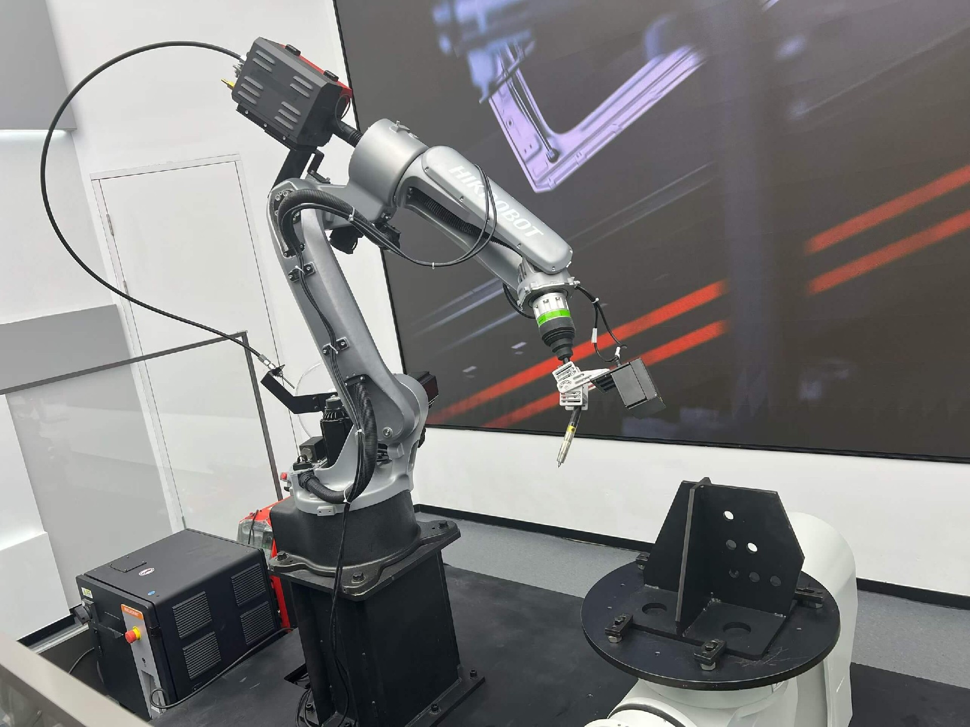 Mais do que um distribuidor: facilitamos treinamento de especialistas de fábrica para nossos clientes globais na sede da Hikrobot2