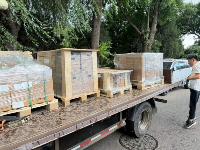 Zhongping Technology de Pequim despacha novo lote de robôs industriais para o local do cliente.jpg